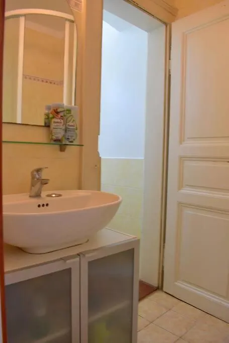شقة Authentic, Traditional Airbnb In Central Prague !